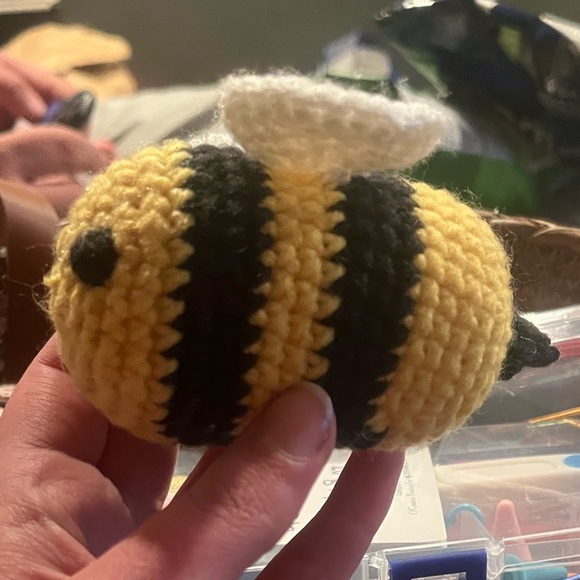Handmade crochet bee - Picture 4 of 4